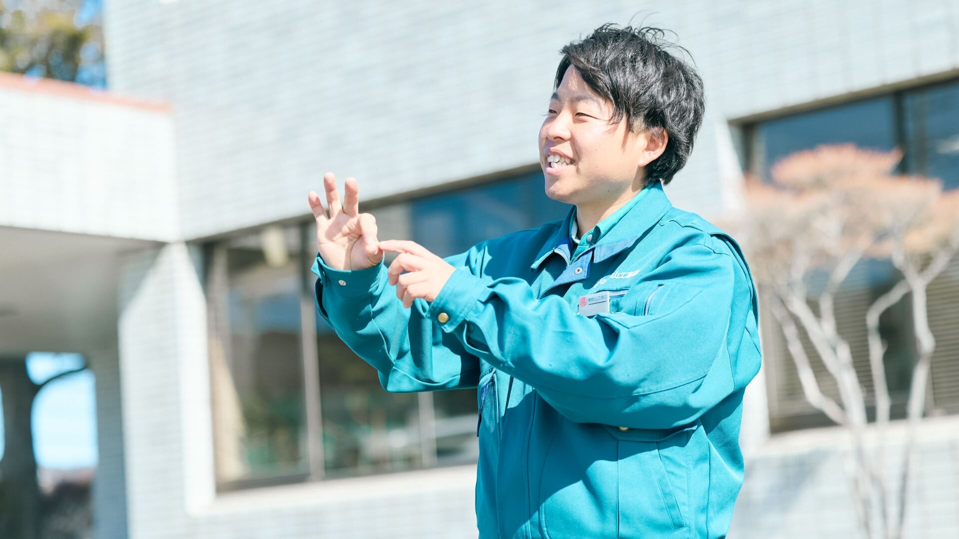 ( 04 )一緒に働く仲間の存在 毎朝の掛け声から始まる、チームの一体感。
