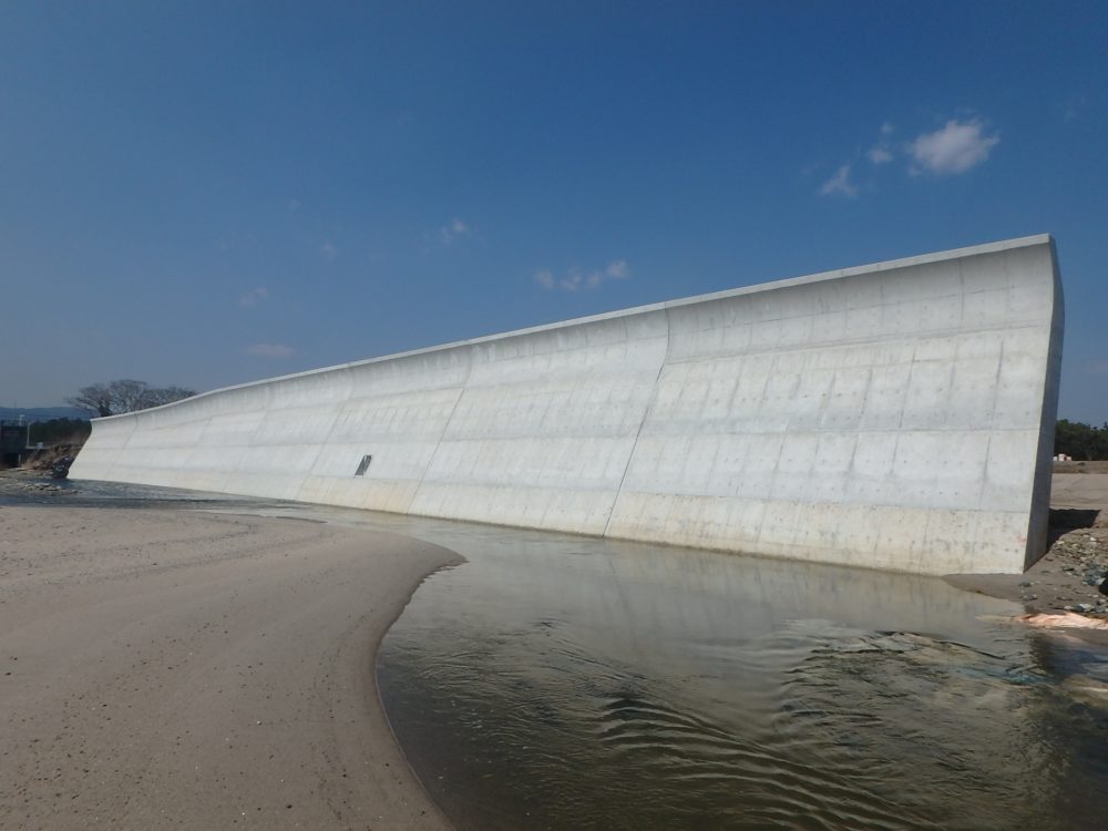 小石川河口部防潮堤