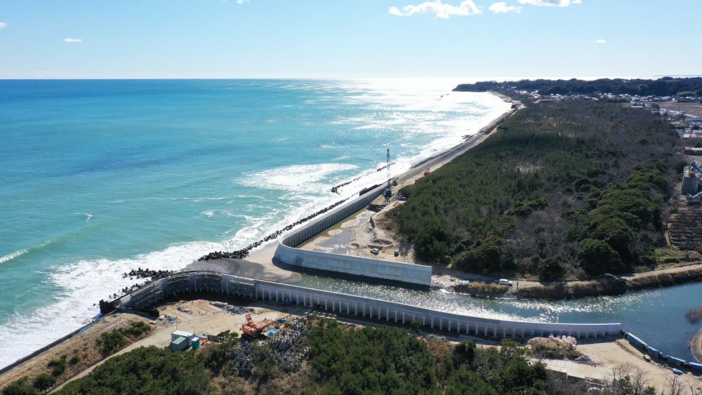 小石川河口部防潮堤