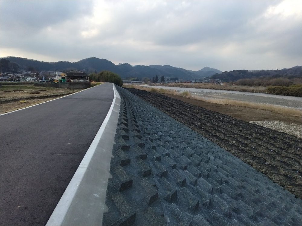 久慈川山方築堤護岸